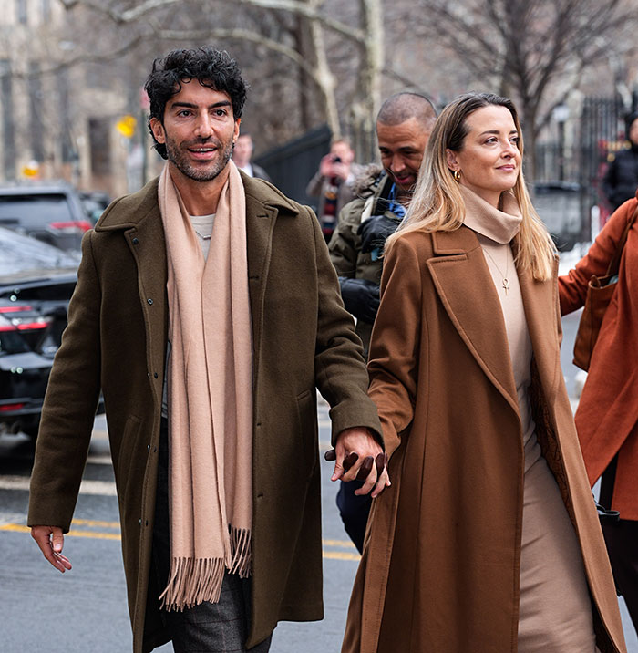 Hilariously Awkward Fashion Faux Pas Marks Blake Lively And Justin Baldoni’s First Court Showdown Hilariously Awkward Fashion Faux Pas Marks Blake Lively And Justin Baldoni’s First Court Showdown