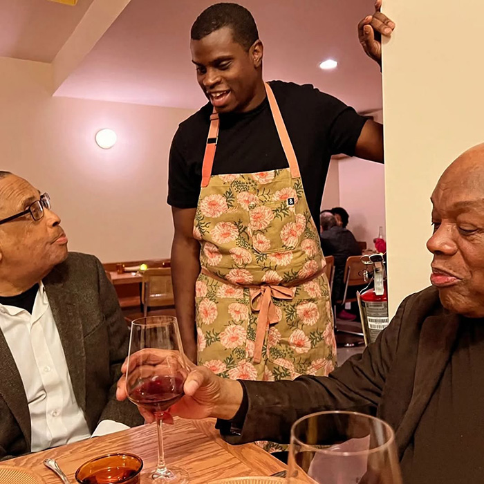 Outrage Erupts After America’s Top Restaurant Adds Automatic 20% Tip Over Country’s ‘Racist’ Past