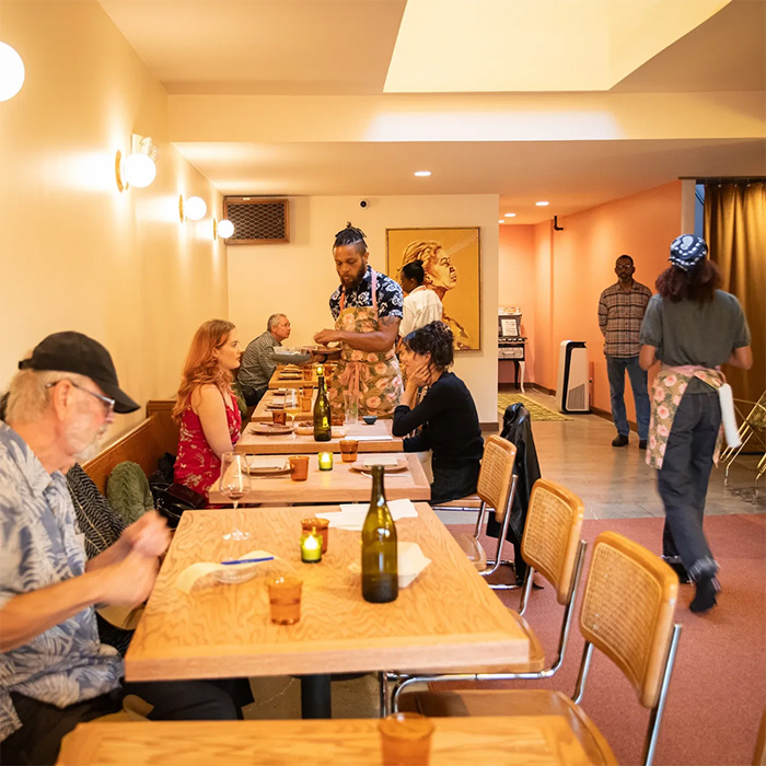 Outrage Erupts After America’s Top Restaurant Adds Automatic 20% Tip Over Country’s ‘Racist’ Past