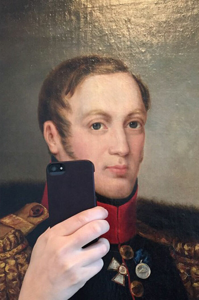 17 Museum Portraits That Look Like They&rsquo;re Mid-Selfie As Shared On This Page