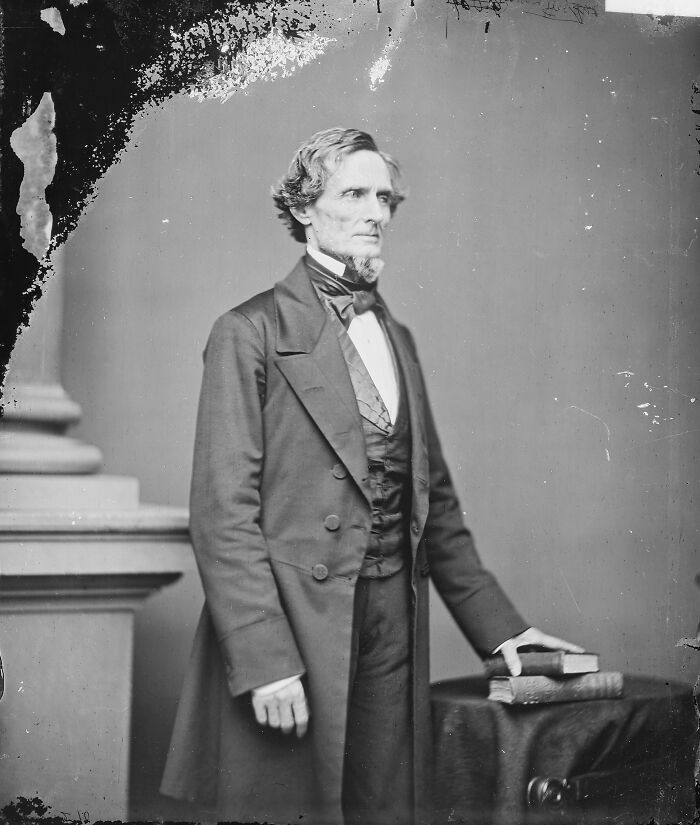 50 Historical Figures That We Are Lucky Enough To Have Photos Of (New Pics)