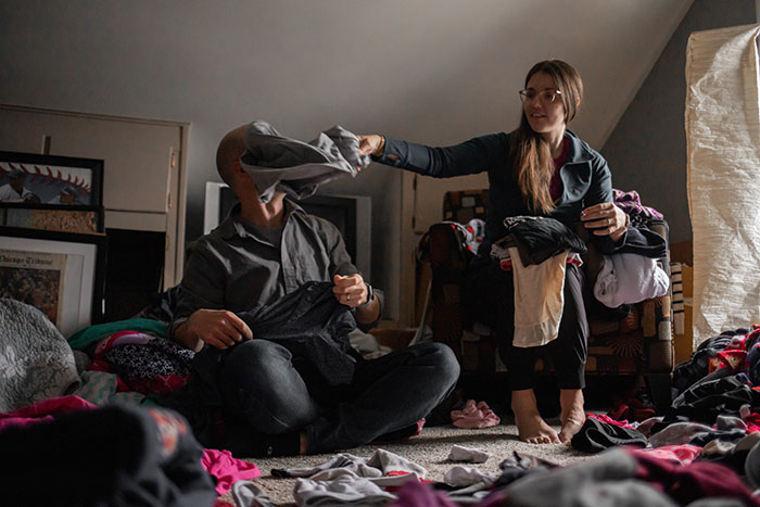 Man Feels Embarrassed By Girlfriend’s Style, Brings Her Childhood Trauma Back Man Feels Embarrassed By Girlfriend’s Style, Brings Her Childhood Trauma Back