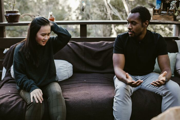 &ldquo;Are We Still Accepting The Bare Minimum?&rdquo;: Vote On These 26 Dating Gestures & Find Out
