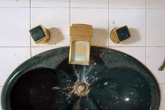 “She Was Arrested”: 64 Coworkers That Became Legends For All The Wrong Reasons