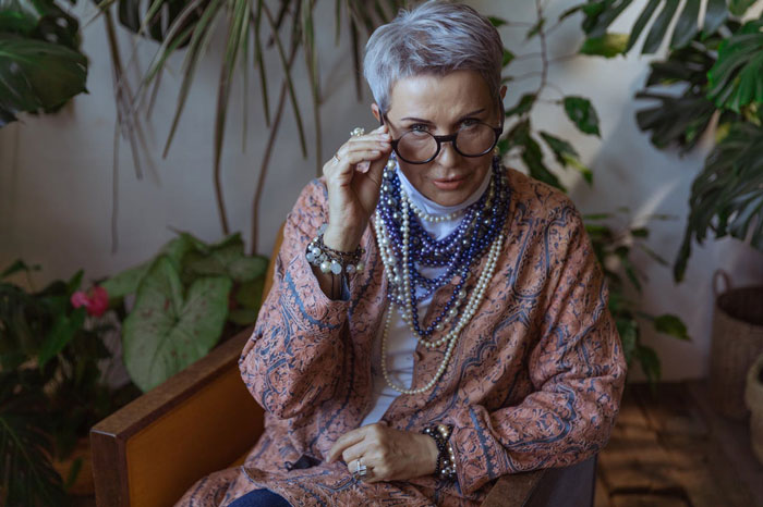 Nurse Finds MIL On A Secret Date, Can’t Tell Anyone Because Of HIPAA: “Stressing Me Out So Badly”