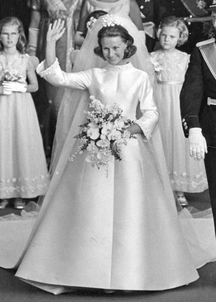 “Diana’s Was A Mess”: 20 Royal Wedding Dresses That Sparked Buzz For Better Or Worse “Diana’s Was A Mess”: 20 Royal Wedding Dresses That Sparked Buzz For Better Or Worse