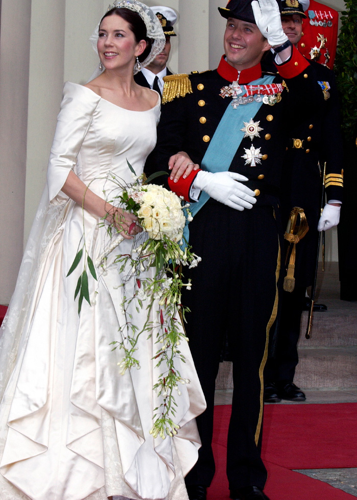 “Diana’s Was A Mess”: 20 Royal Wedding Dresses That Sparked Buzz For Better Or Worse “Diana’s Was A Mess”: 20 Royal Wedding Dresses That Sparked Buzz For Better Or Worse