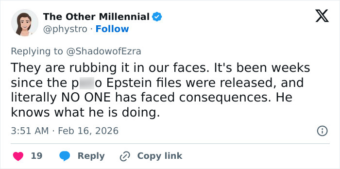 Video Of Michael Jordan Touching Young Fan At Daytona 500 Sparks Heated Debate Video Of Michael Jordan Touching Young Fan At Daytona 500 Sparks Heated Debate