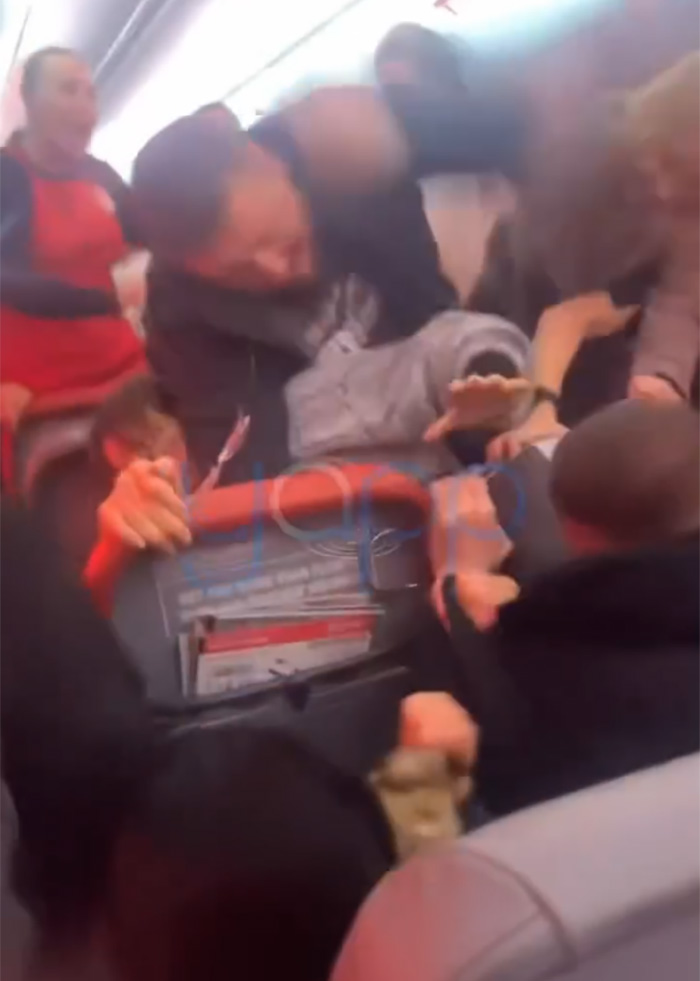 Video Captures Chaotic Brawl That Got ‘Racist’ Passengers Banned From Airline Video Captures Chaotic Brawl That Got ‘Racist’ Passengers Banned From Airline