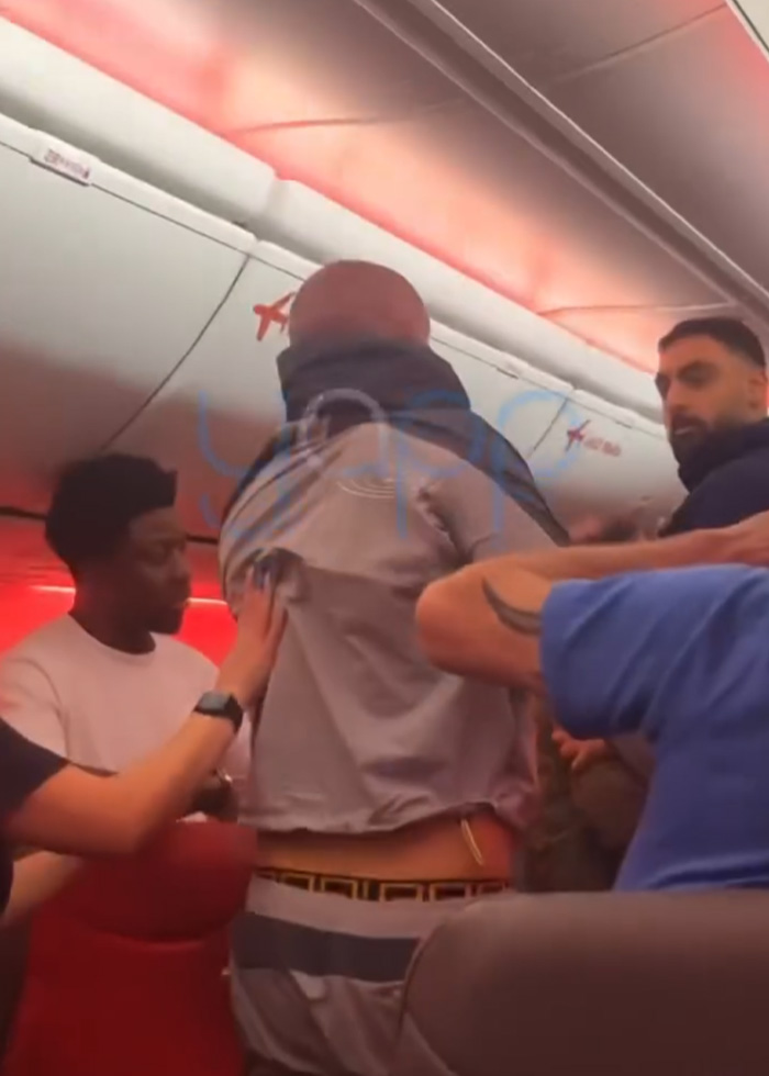 Video Captures Chaotic Brawl That Got ‘Racist’ Passengers Banned From Airline Video Captures Chaotic Brawl That Got ‘Racist’ Passengers Banned From Airline