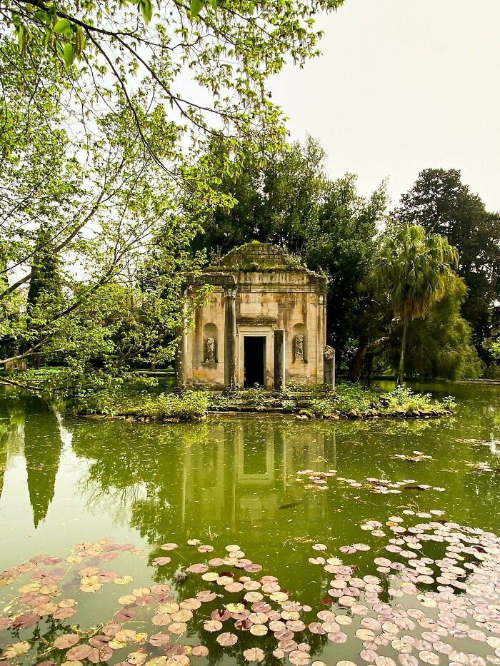 84 Fascinating Photos Of Abandoned Places Frozen In Time