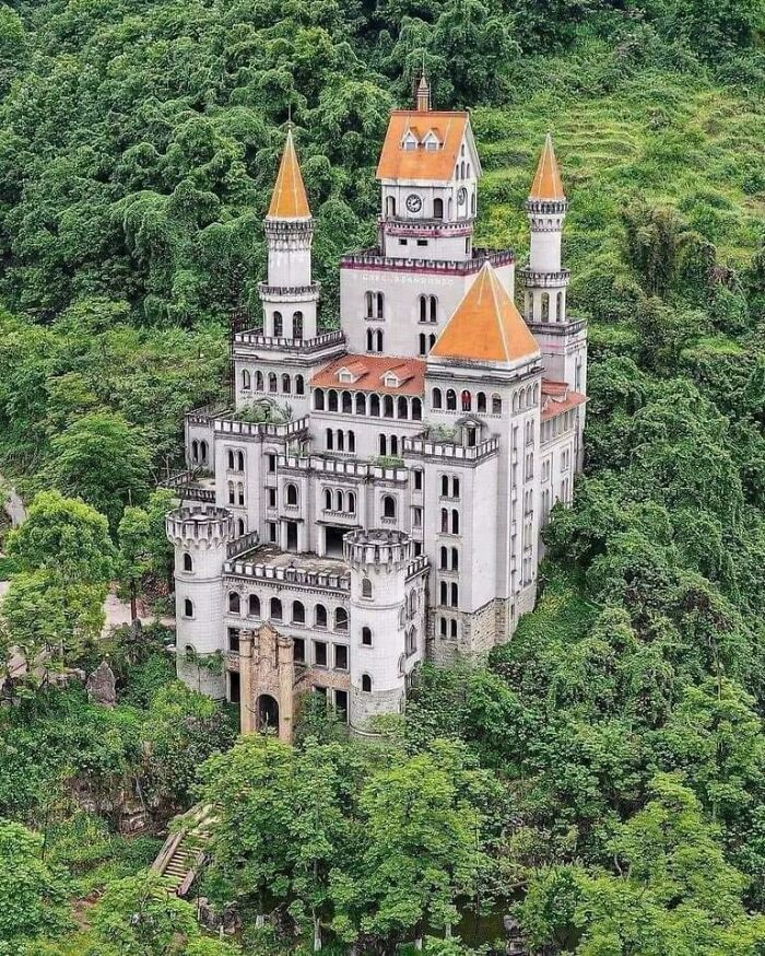 84 Fascinating Photos Of Abandoned Places Frozen In Time