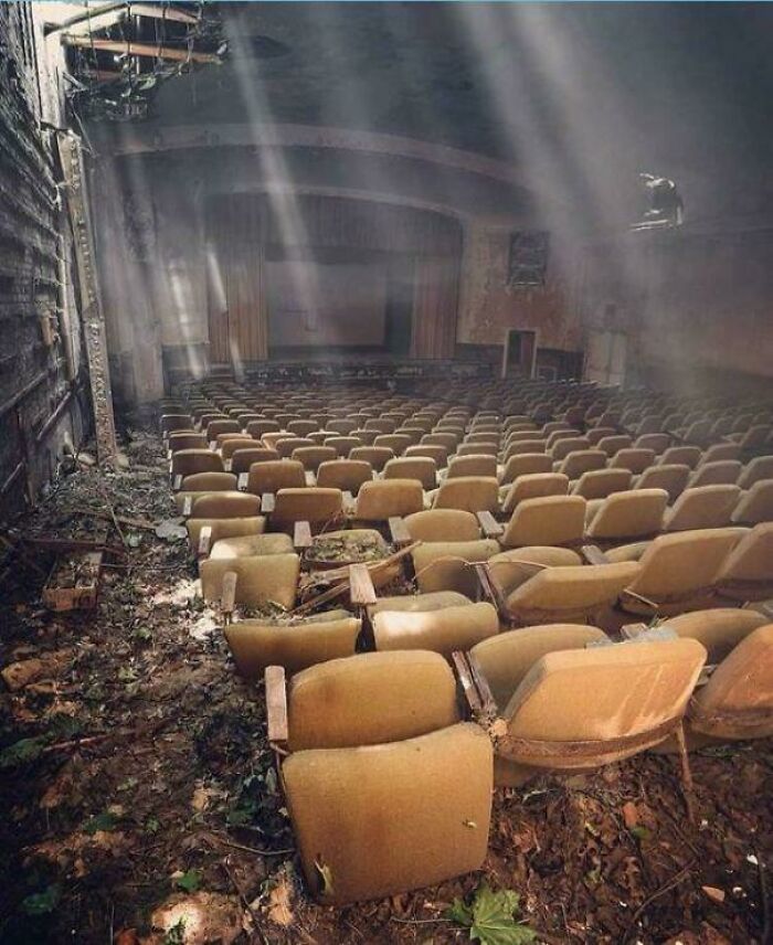 84 Fascinating Photos Of Abandoned Places Frozen In Time