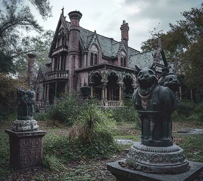 84 Fascinating Photos Of Abandoned Places Frozen In Time