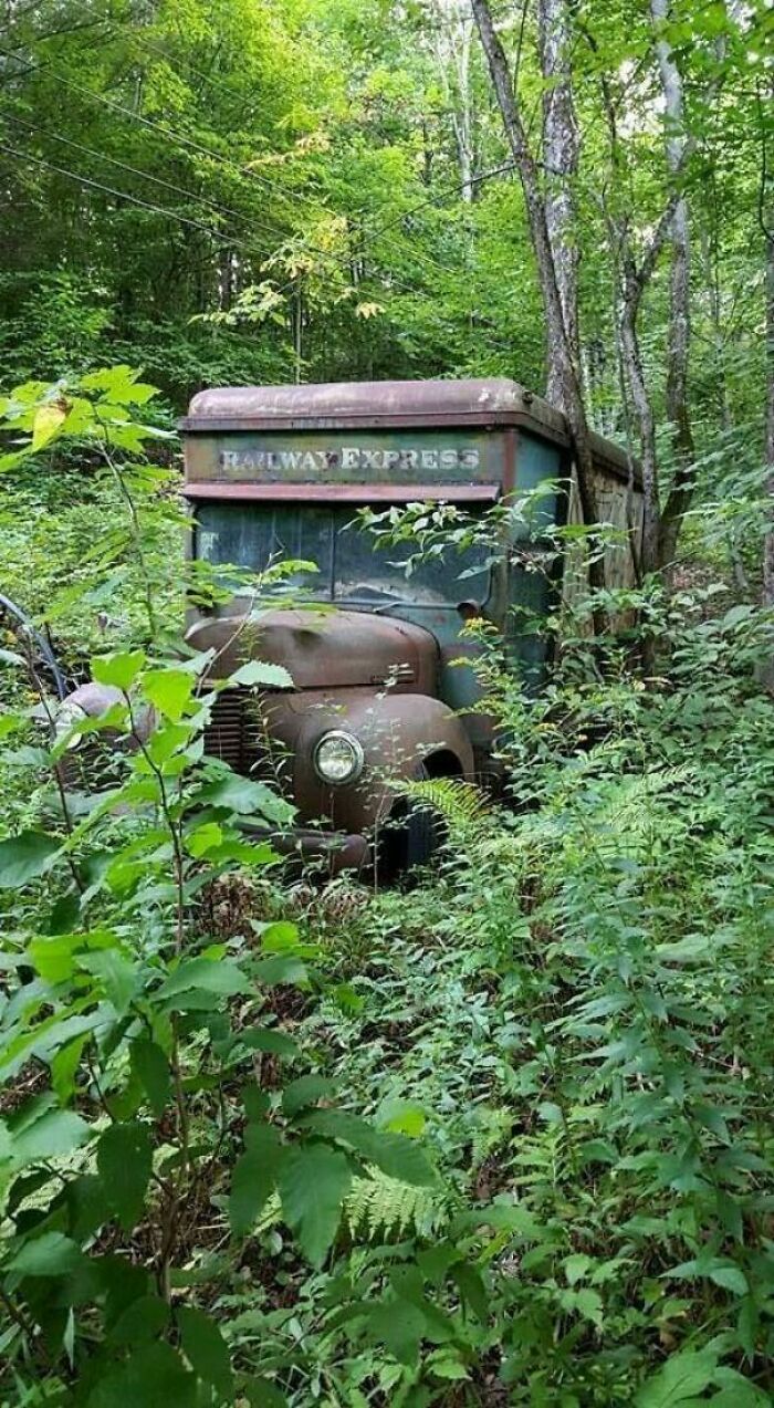 84 Fascinating Photos Of Abandoned Places Frozen In Time
