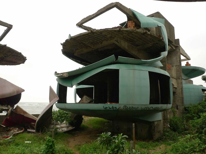 84 Fascinating Photos Of Abandoned Places Frozen In Time