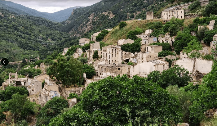 84 Fascinating Photos Of Abandoned Places Frozen In Time