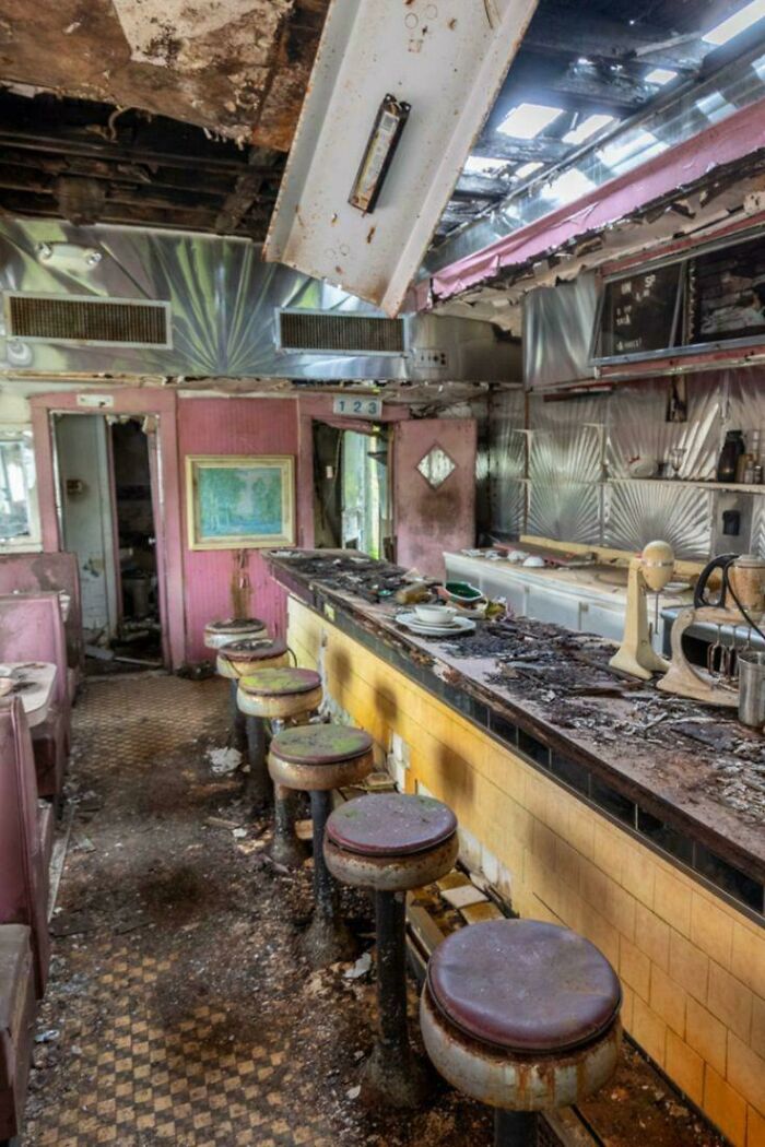 84 Fascinating Photos Of Abandoned Places Frozen In Time