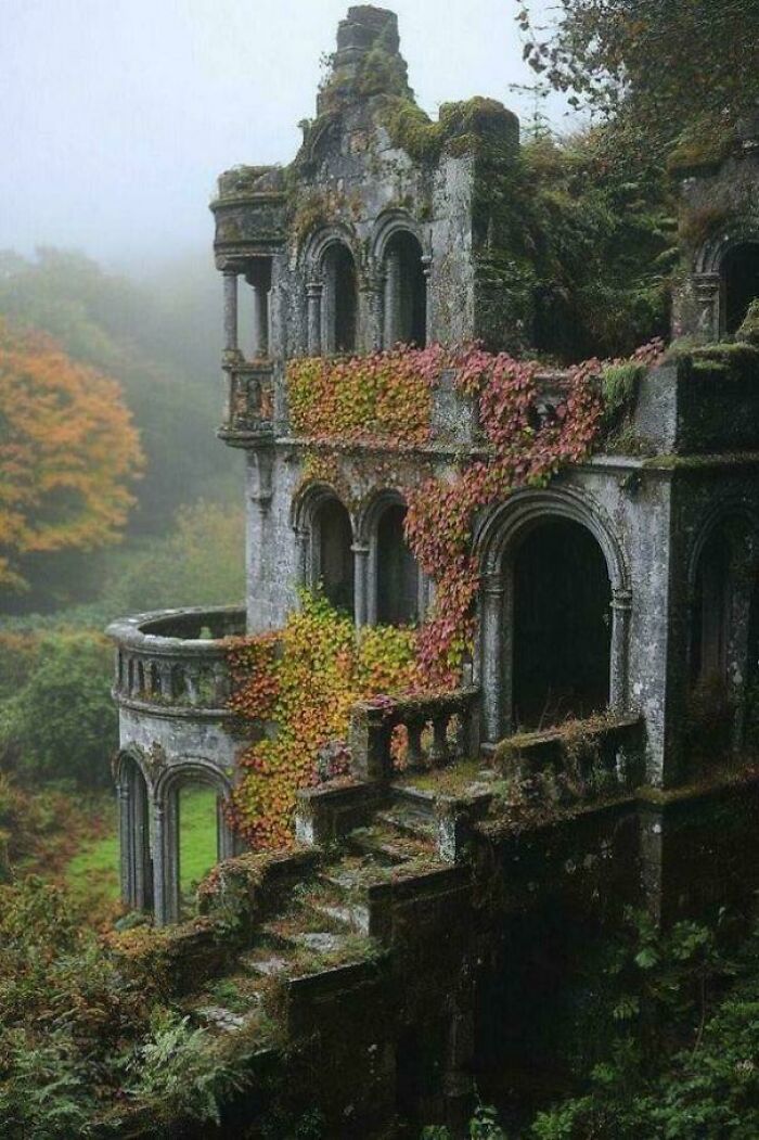 84 Fascinating Photos Of Abandoned Places Frozen In Time