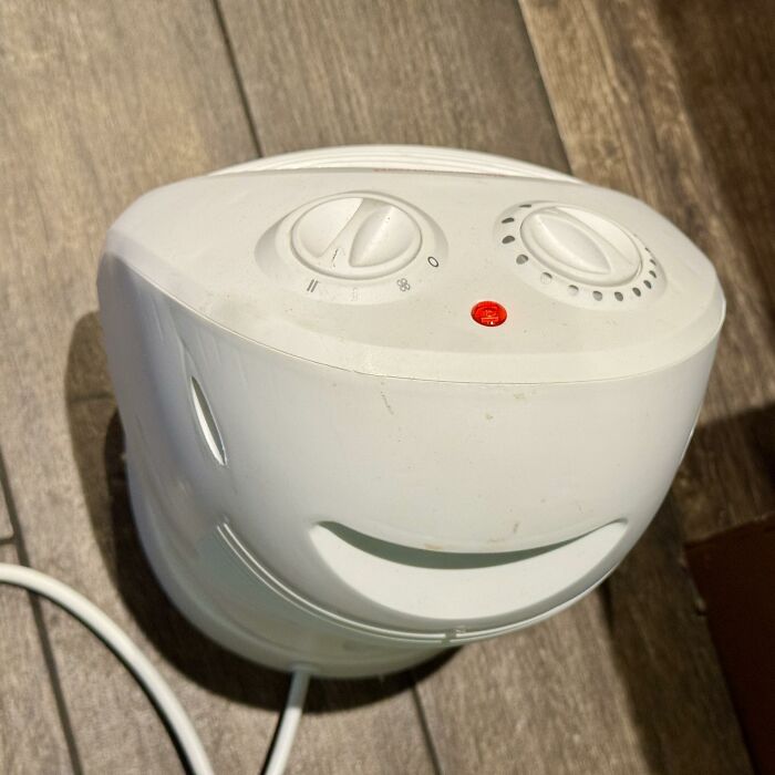 90 Times People Spotted A Face In An Everyday Thing And Just Had To Share (New Pics) 90 Times People Spotted A Face In An Everyday Thing And Just Had To Share (New Pics)