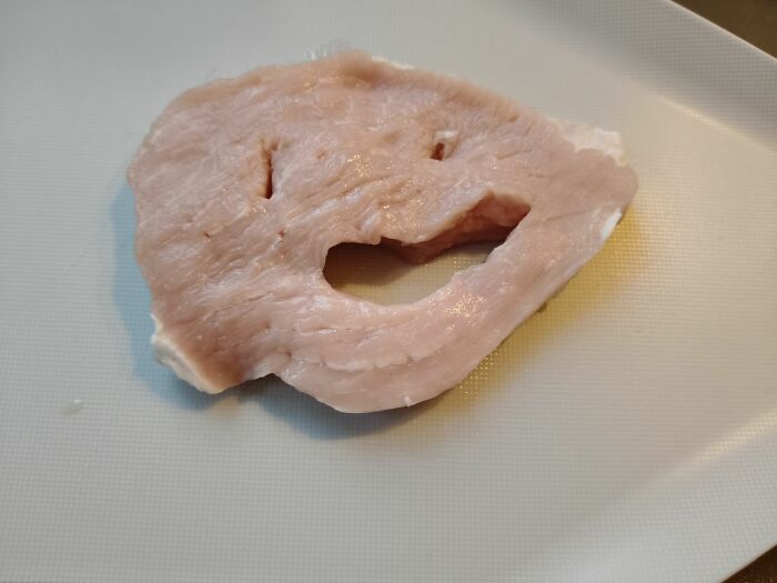 90 Times People Spotted A Face In An Everyday Thing And Just Had To Share (New Pics) 90 Times People Spotted A Face In An Everyday Thing And Just Had To Share (New Pics)