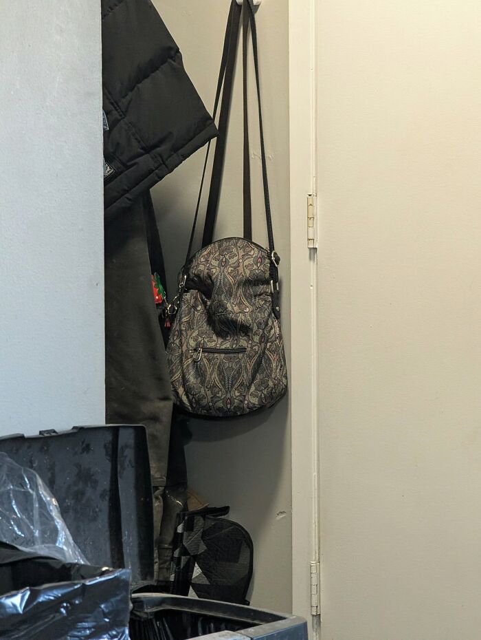 90 Times People Spotted A Face In An Everyday Thing And Just Had To Share (New Pics) 90 Times People Spotted A Face In An Everyday Thing And Just Had To Share (New Pics)