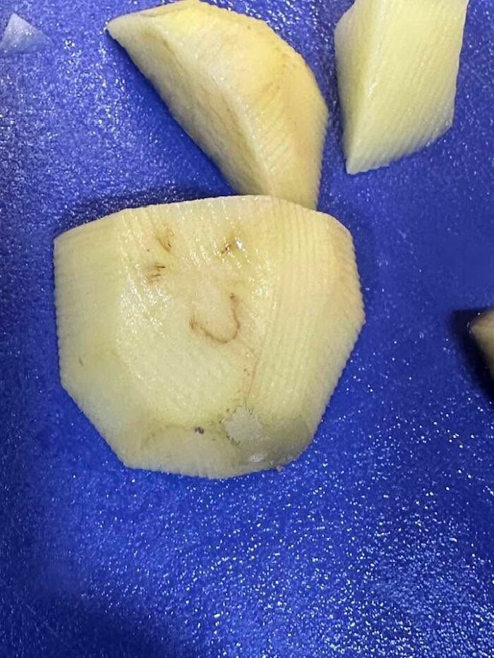 90 Times People Spotted A Face In An Everyday Thing And Just Had To Share (New Pics) 90 Times People Spotted A Face In An Everyday Thing And Just Had To Share (New Pics)