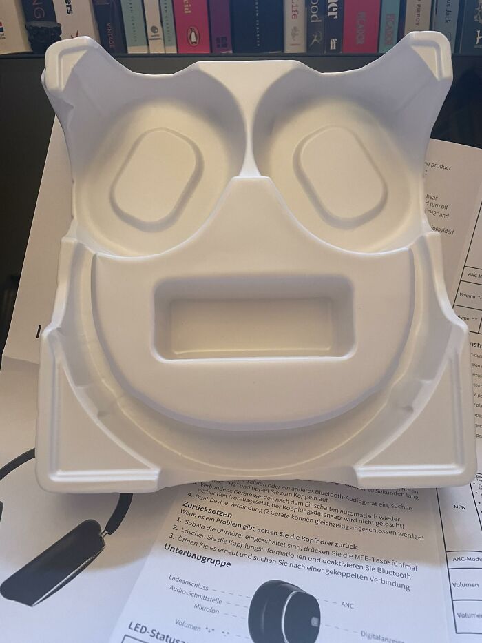 90 Times People Spotted A Face In An Everyday Thing And Just Had To Share (New Pics) 90 Times People Spotted A Face In An Everyday Thing And Just Had To Share (New Pics)