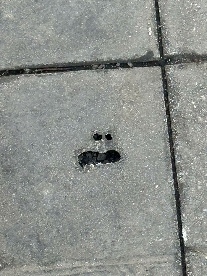 90 Times People Spotted A Face In An Everyday Thing And Just Had To Share (New Pics) 90 Times People Spotted A Face In An Everyday Thing And Just Had To Share (New Pics)