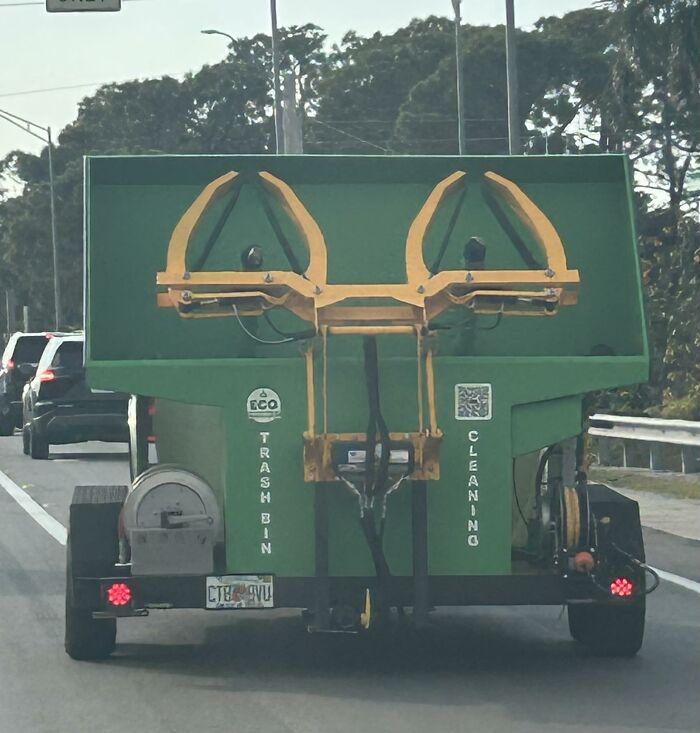 90 Times People Spotted A Face In An Everyday Thing And Just Had To Share (New Pics) 90 Times People Spotted A Face In An Everyday Thing And Just Had To Share (New Pics)