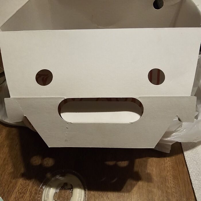 90 Times People Spotted A Face In An Everyday Thing And Just Had To Share (New Pics) 90 Times People Spotted A Face In An Everyday Thing And Just Had To Share (New Pics)