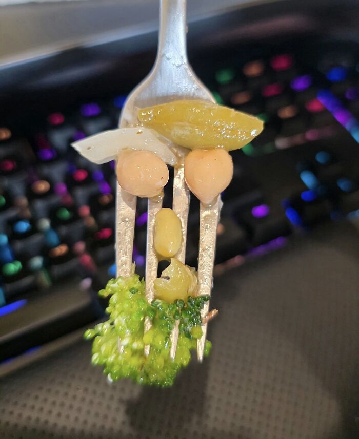 90 Times People Spotted A Face In An Everyday Thing And Just Had To Share (New Pics) 90 Times People Spotted A Face In An Everyday Thing And Just Had To Share (New Pics)