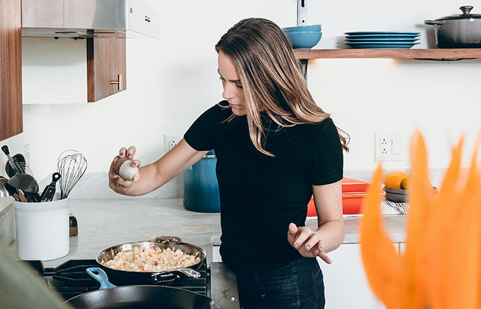 Family Demands Woman Make Separate Meals For Them: “Don’t Want To Eat What My Doctor Told Me” Family Demands Woman Make Separate Meals For Them: “Don’t Want To Eat What My Doctor Told Me”