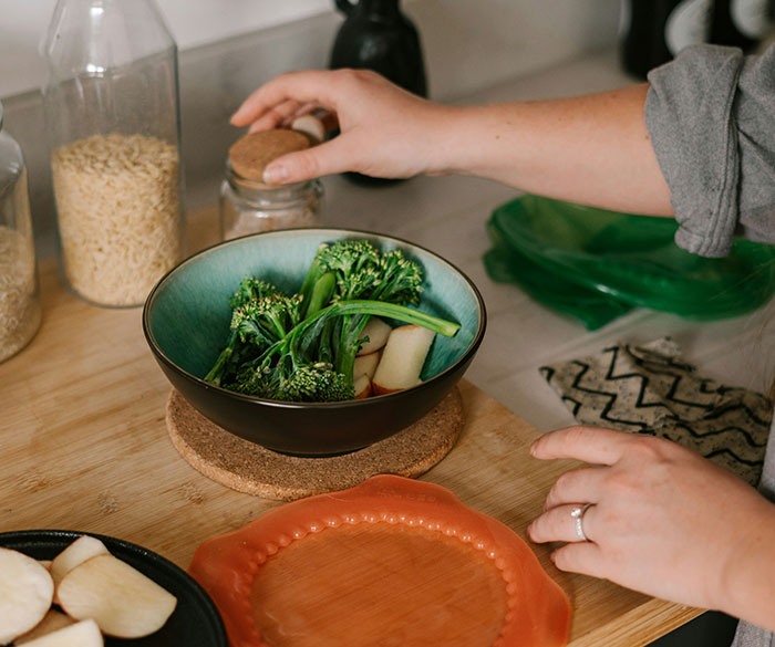 Family Demands Woman Make Separate Meals For Them: “Don’t Want To Eat What My Doctor Told Me” Family Demands Woman Make Separate Meals For Them: “Don’t Want To Eat What My Doctor Told Me”