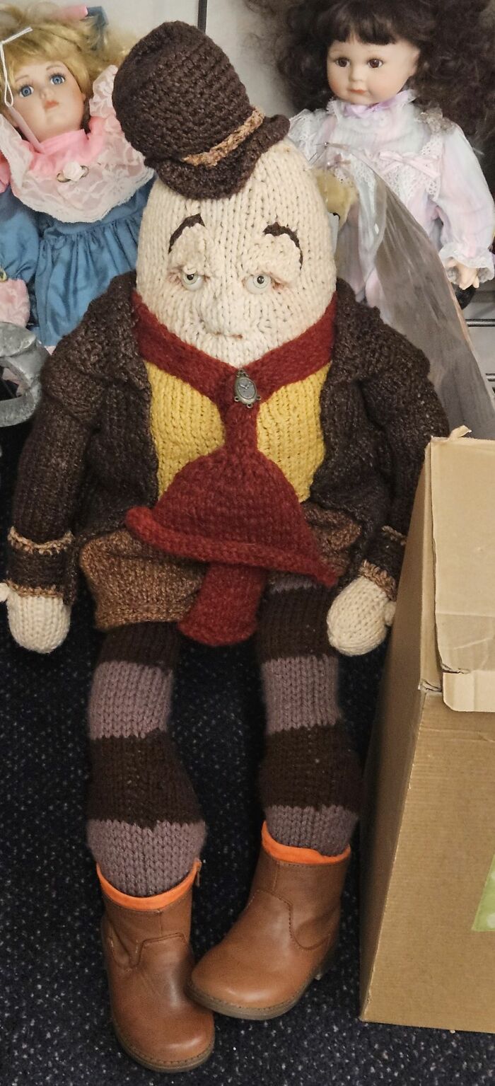 68 Wildly Questionable Thrift Store Treasures That Feel Like They Escaped Another Dimension