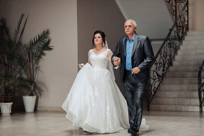 Workaholic Dad Always Picks Work Over Fam, Faces Loneliness As Kids Refuse To Visit Him In Hospital Workaholic Dad Always Picks Work Over Fam, Faces Loneliness As Kids Refuse To Visit Him In Hospital