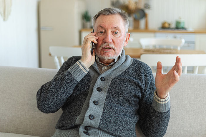 Workaholic Dad Always Picks Work Over Fam, Faces Loneliness As Kids Refuse To Visit Him In Hospital Workaholic Dad Always Picks Work Over Fam, Faces Loneliness As Kids Refuse To Visit Him In Hospital