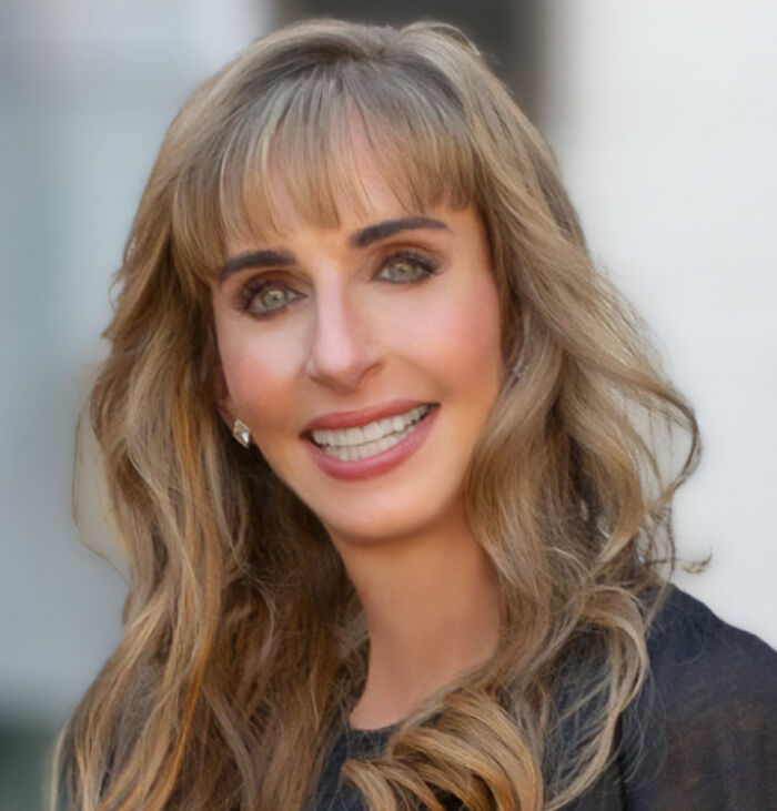 Woman’s “Strange Behavior” During White House Press Conference Goes Viral