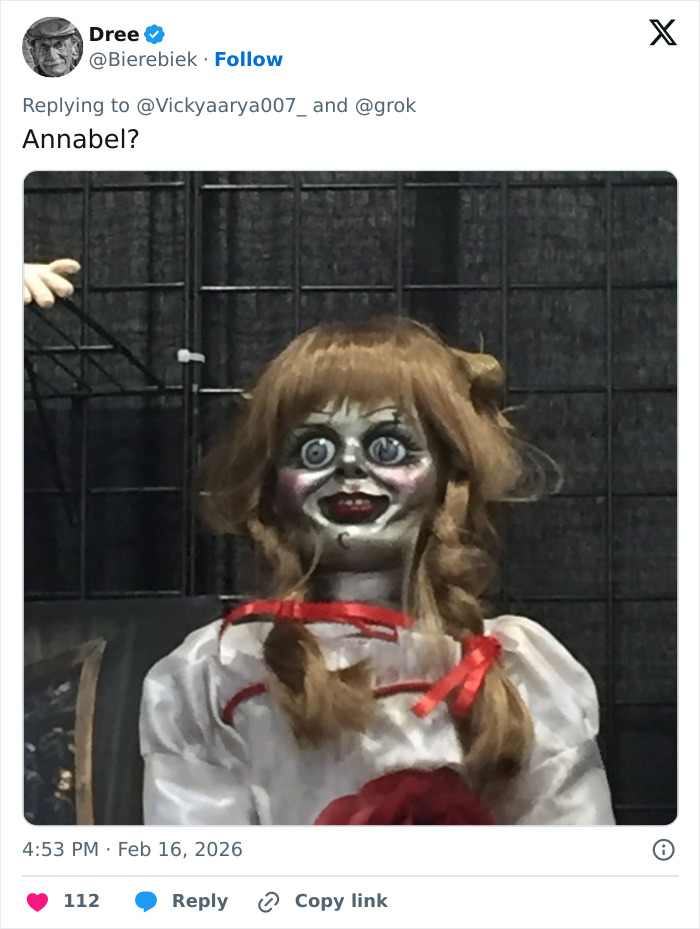 Woman’s “Strange Behavior” During White House Press Conference Goes Viral