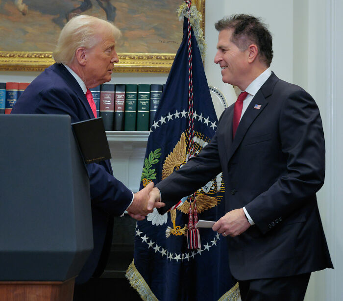 Woman’s “Strange Behavior” During White House Press Conference Goes Viral