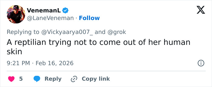 Woman’s “Strange Behavior” During White House Press Conference Goes Viral