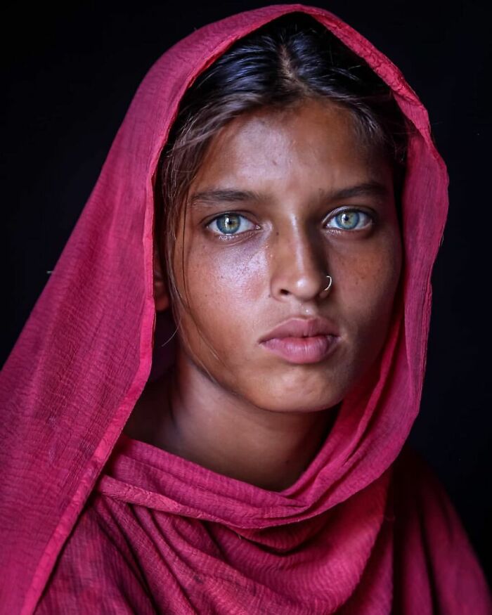 21 Striking Portraits Of Bangladeshis With Rare Light-Colored Eyes By Mou Ayesha