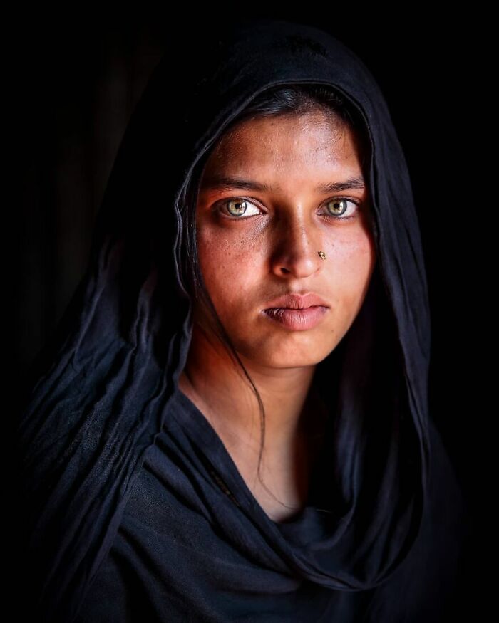 21 Striking Portraits Of Bangladeshis With Rare Light-Colored Eyes By Mou Ayesha