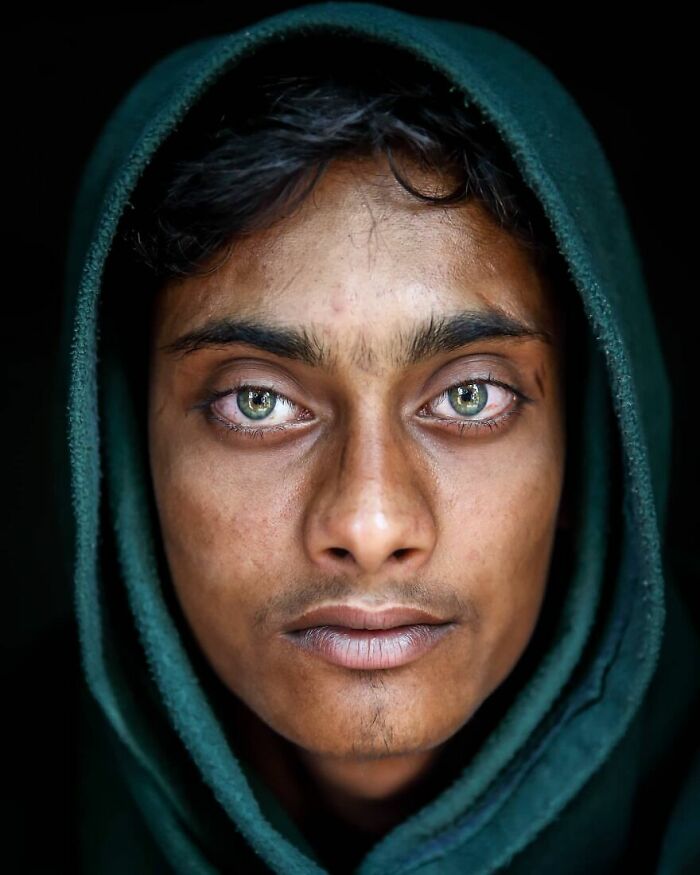21 Striking Portraits Of Bangladeshis With Rare Light-Colored Eyes By Mou Ayesha
