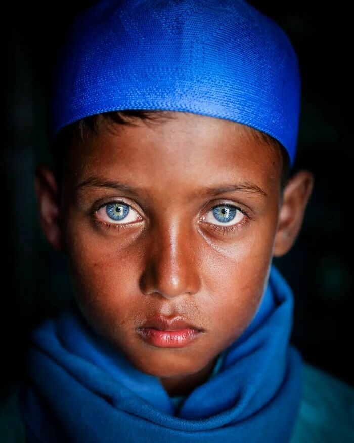 21 Striking Portraits Of Bangladeshis With Rare Light-Colored Eyes By Mou Ayesha