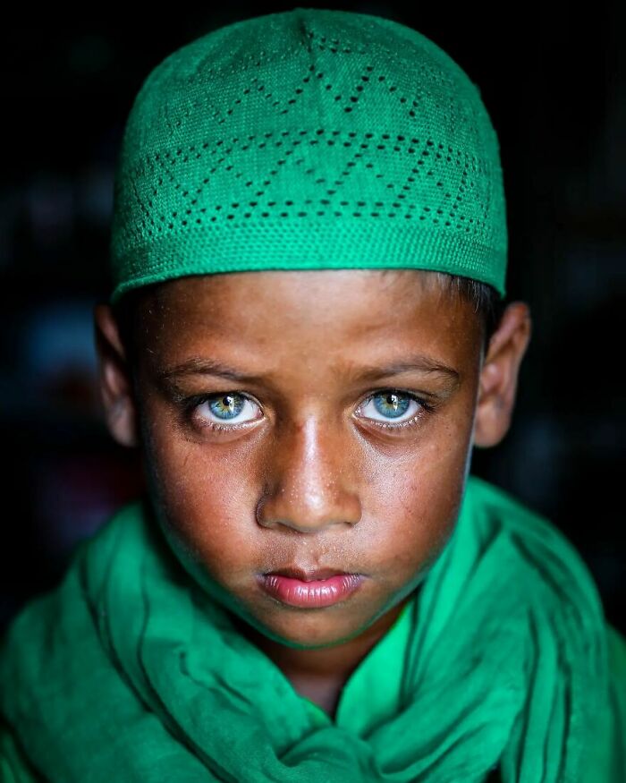 21 Striking Portraits Of Bangladeshis With Rare Light-Colored Eyes By Mou Ayesha