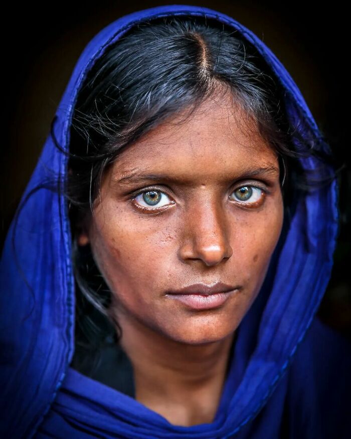 21 Striking Portraits Of Bangladeshis With Rare Light-Colored Eyes By Mou Ayesha