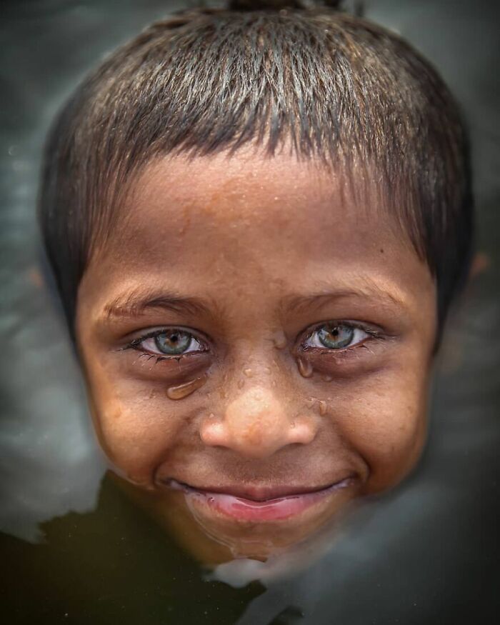 21 Striking Portraits Of Bangladeshis With Rare Light-Colored Eyes By Mou Ayesha