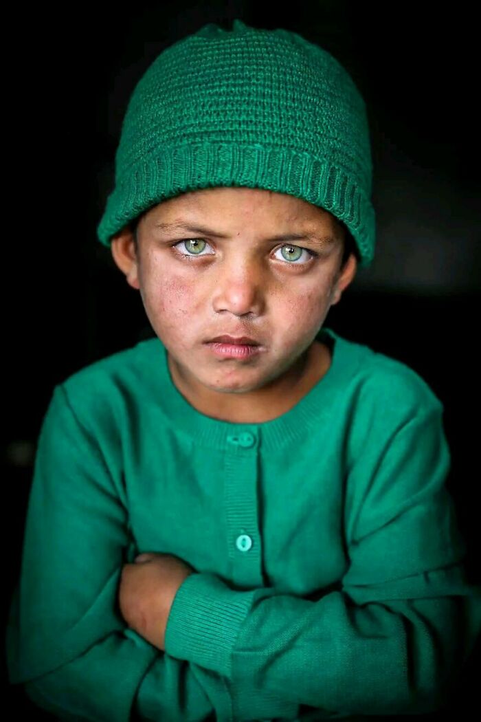 21 Striking Portraits Of Bangladeshis With Rare Light-Colored Eyes By Mou Ayesha