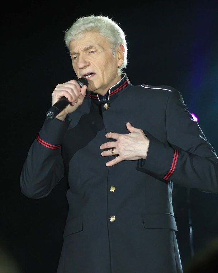 Dennis DeYoung: Bio And Career Highlights Dennis DeYoung: Bio And Career Highlights